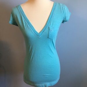 ✨GILLY HICKS V-NECK✨